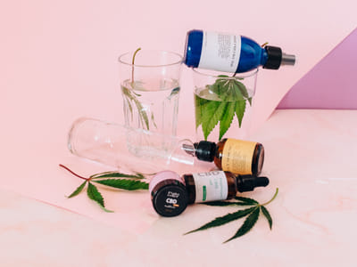 The Ultimate Guide to CBD Tinctures: Benefits, Dosage, and How to Use Them