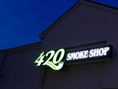 420 Pipes & Glass Smoke Shop