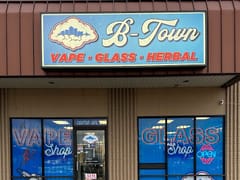 B-Town Vapes & Glass - Broadwater