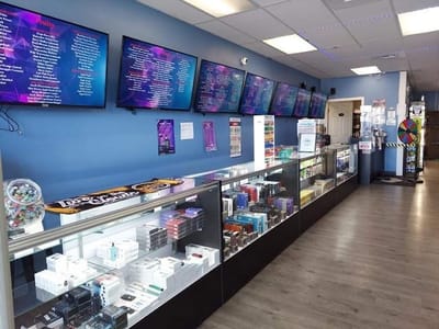 B-Town Vapes & Glass - Broadwater