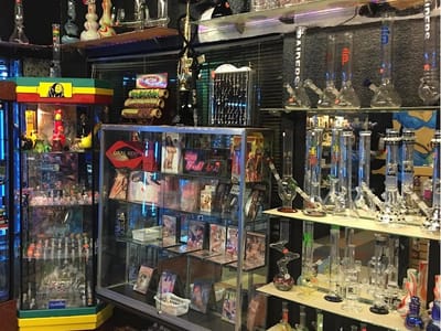 Blow and Tell Smoke Shops, CBD, Kratom and hookah lounge أراجيل و معسل