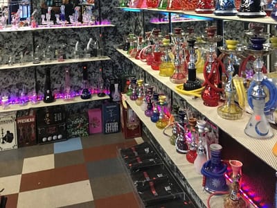 Blow and Tell Smoke Shops, CBD, Kratom and hookah lounge أراجيل و معسل