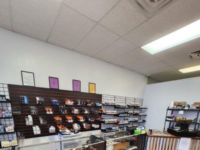 Chuckin' Clouds Vape Shop