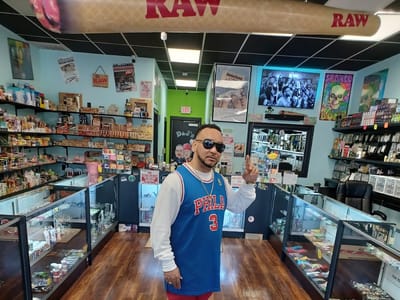 D & J’s Smoke Shop