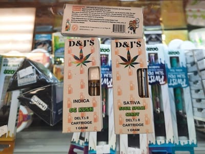 D & J’s Smoke Shop