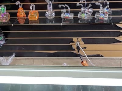 Dely's Smoke Shop & CBD