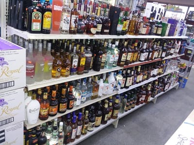 DISCOUNT SMOKES, VAPES, KRATOM, DELTA 8 THC, BEER & LIQUOR