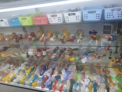 DISCOUNT SMOKES, VAPES, KRATOM, DELTA 8 THC, BEER & LIQUOR