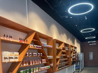 Earth Roots Smoke and Vape | THC |CBD | KRATOM | CARTS | MEDUSA |Hi On Nature | HomeTown Hero| 3Chi | ELFBAR|ORION|Lost Mary