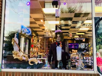 Glass City Tobacco VAPE SHOP CBD Kratom Juul Cigar shop Gifts Disposable vape