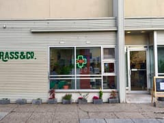 Grass & Co.