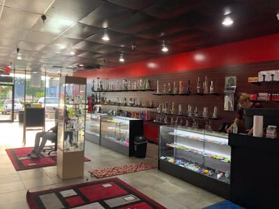 GREEN GLASS SMOKE SHOP( CBD & KRATOM) NEW MANAGEMENT