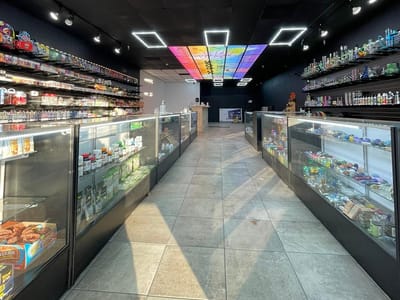 GREEN GLASS SMOKE SHOP( CBD & KRATOM) NEW MANAGEMENT