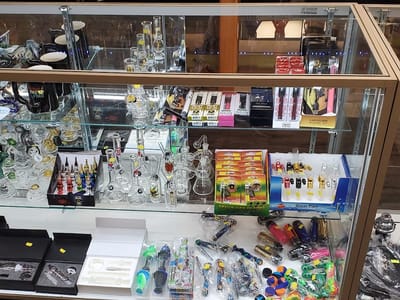 GREEN OUT CONVENEINT CBD STORE