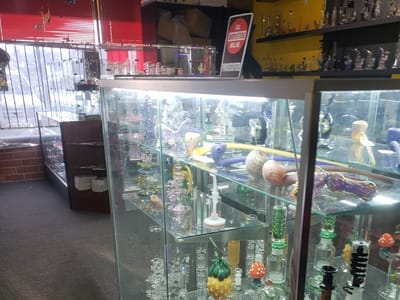 Hi Up Glass Pipes & Cigarettes