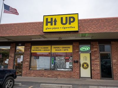 Hi Up Glass Pipes & Cigarettes