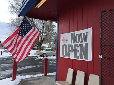 Hines Bare Bones Smoke & Gifts Convenience Store