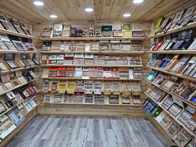 Hippie Hut Smoke Shop - High Street