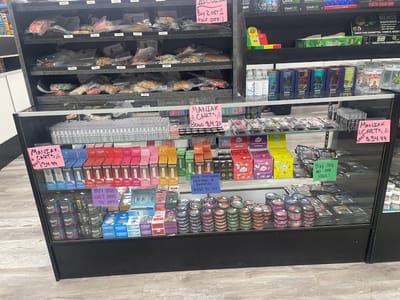 Hippie Hut Smoke Shop - High Street