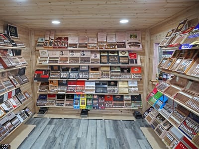 Hippie Hut Smoke Shop - Sawmill