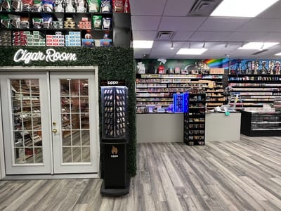 Hippie Hut Smoke Shop - Sawmill