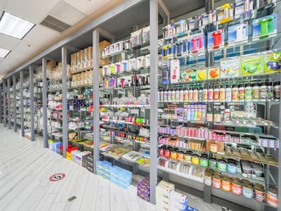 I Smoke Cigars & Vape ( GrayHawk )