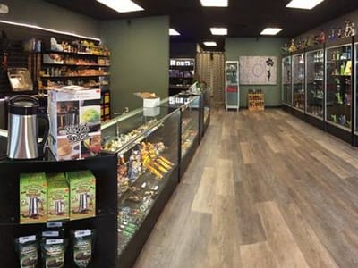 Leah's Smoke Shack - Smoke Shop in Naples