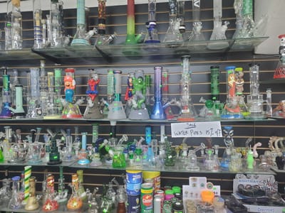 LUCKY 7 SMOKE, VAPE, CBD, KRATOM & DELTA 8