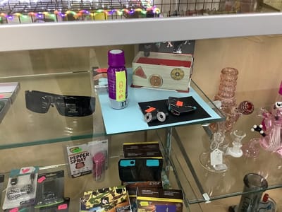 Luis's Laboratory Smoke Shop