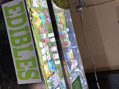 MAC'S CBD AND VAPE LOUNGE NOW OPEN!!