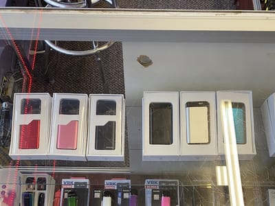 Nader's Vapors and CBD shop