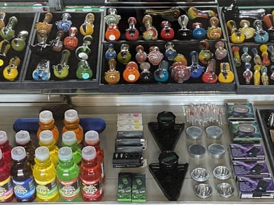 Nader's Vapors and CBD shop