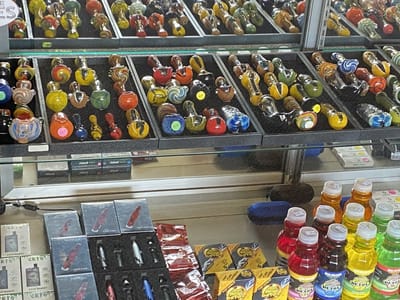 Nader's Vapors and CBD shop