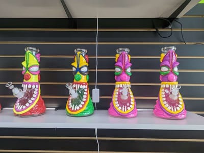 Neon Leaf Smoke Shop