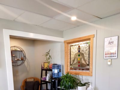 Pinnacle Relief - CBD Wellness Lounge