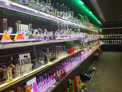 SMOKE CITY VAPES CIGARS TOBACCO GLASS CBD OIL SUPER STORE