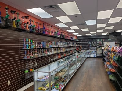 Smoke-King Tobacco Outlet- HOOKAH- VAPE- CIGAR- DELTA-8 & CBD- KRATOM