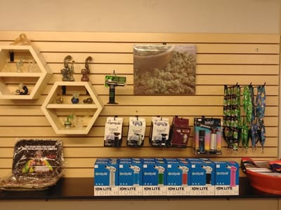 Smoke Loud Gift Shop Pipes, Bongs, Disposable Vapes, Vapes, CBD, Vape Juice, Smoking accessories