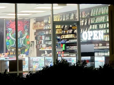 Smoke Mart KRATOM CBD VAPE DELTA 8