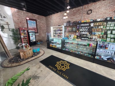 Smoke Sultan: Tobacconist, Vape shop