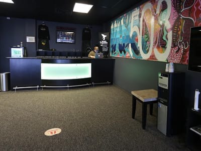 Smokeless - Vape and CBD