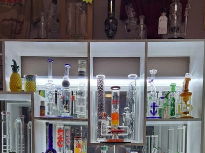 Smokin' Body Tobacco Smoke Shop Glass, Delta Products, RYO Tobacco, Kratom, CBD & Body Jewelry Shop