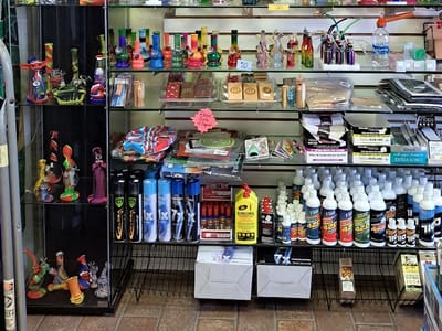 Smokin' Body Tobacco Smoke Shop Glass, Delta Products, RYO Tobacco, Kratom, CBD & Body Jewelry Shop