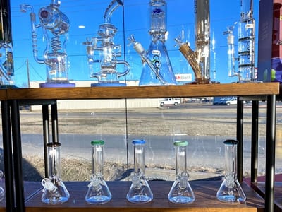 Smoking Wizard Vape CBD Effex Cake 3CHI URB Happi Escobar HHC Hookah Water Pipe OPMS Kratom Shop