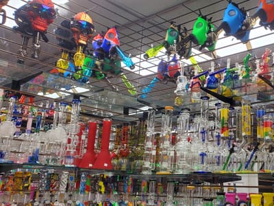 Square tobacco and vape