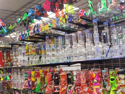 Square tobacco and vape