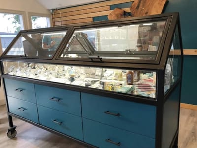 The Connoisseur Lounge