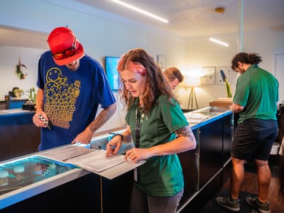 The Flower Shop - Logan