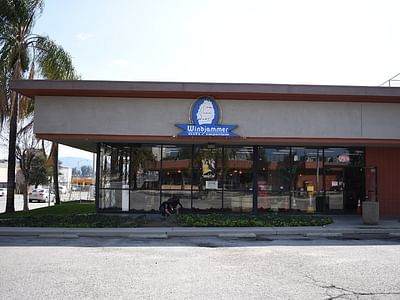 Windjammer Smoke and Gift Shop