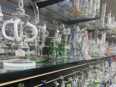 World of Smoke (FREE DISPOSABLE VAPES) KRATOM VAPES GLASS AND MORE!.